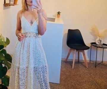 🌸 Permíteme llevarte a un lugar donde el tiempo se detiene y las manos expertas recorrer tu piel con